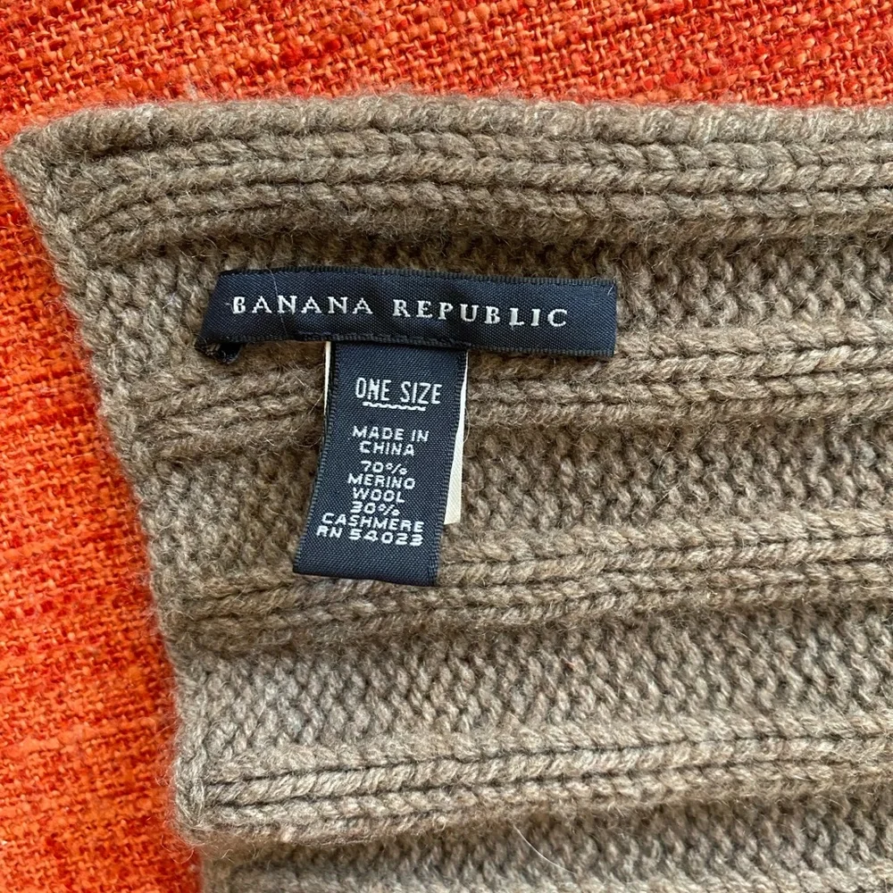 VTG Banana Republic Tan Fisherman style Wool Cashmere Knit Scarf Wrap